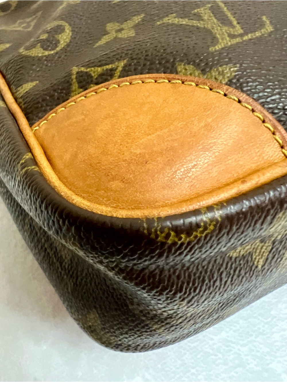 AUTH LOUIS VUITTON COMPIEGNE 28 CLUTCH - Picture 10 of 16